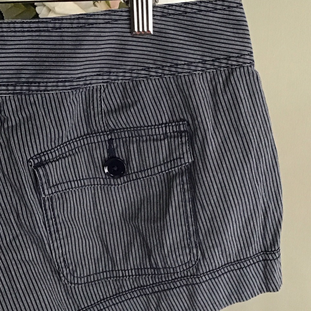 Express Women's Pinstriped Black Shorts - Picture 8 of 9